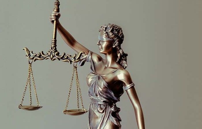 Estátua da Justiça com a balança